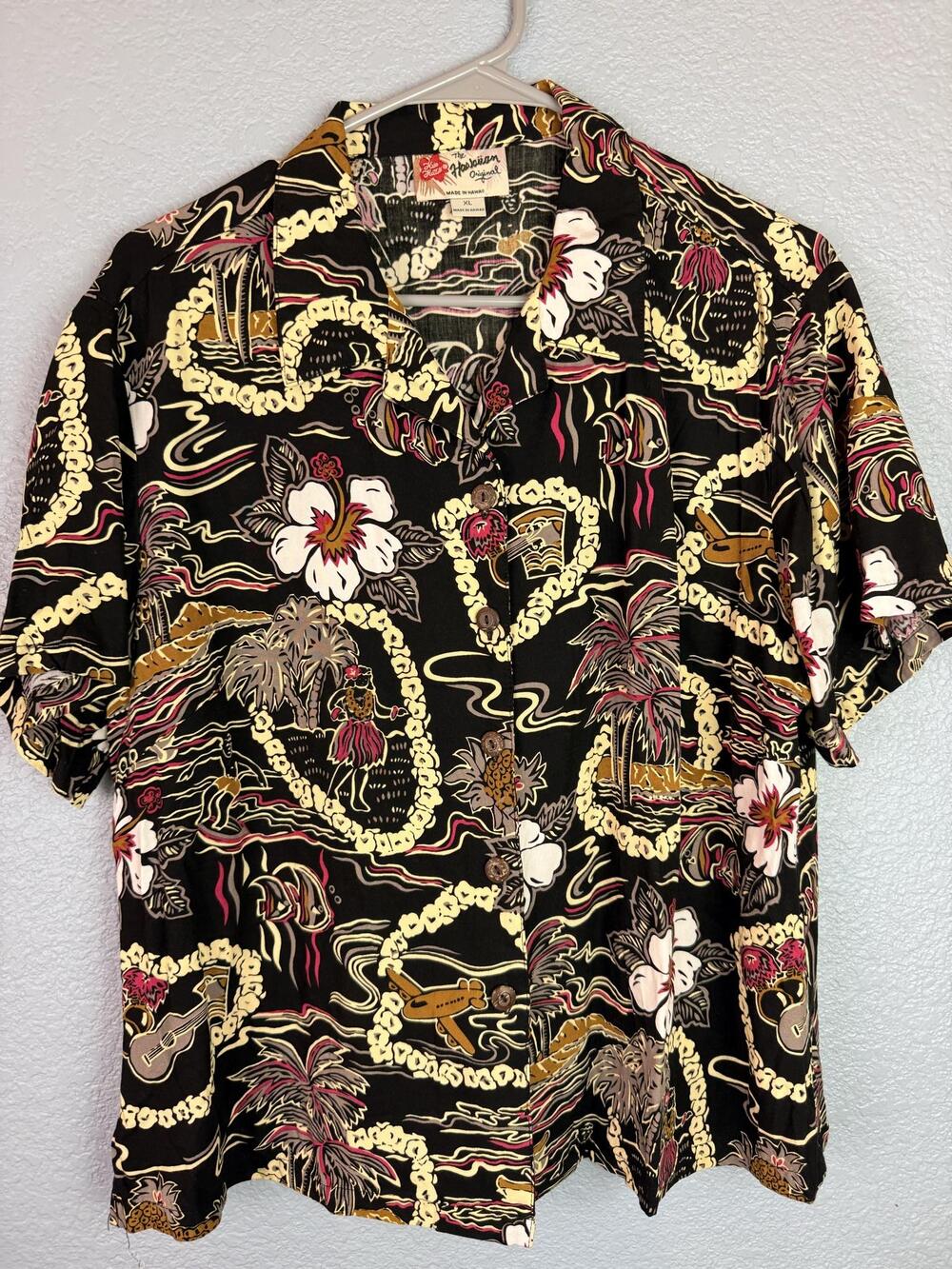 Hilo Hattie Shirt Mens XL Black Hawaiian Floral Rayon Aloha Button Up Hawaii